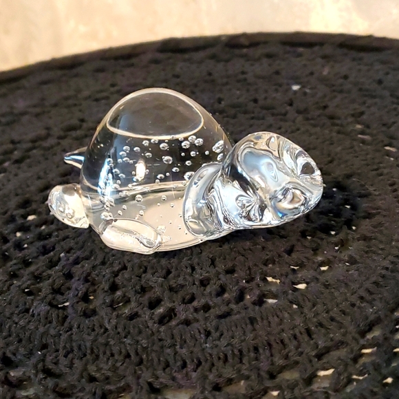 Turtle glass with controlled bubbles paperweight - Picture 2 of 10